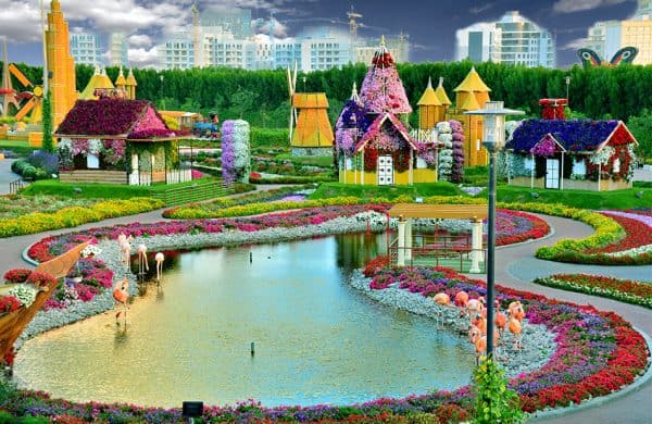 dubai-miracle-garden-lake-park