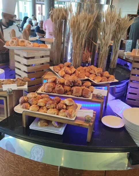 breakfast at Swissotel Al Murooj Hotel