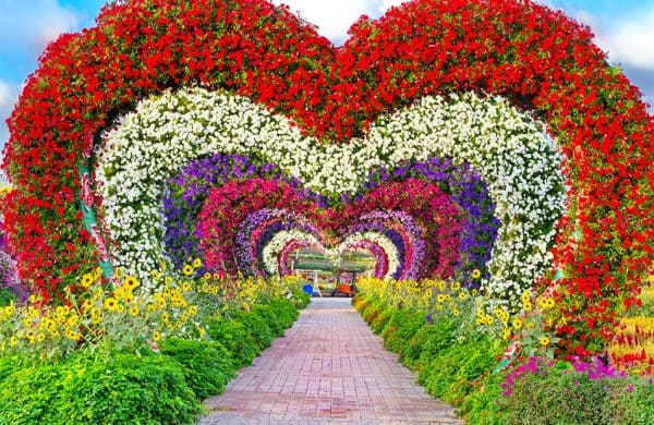 dubai-miracle-garden-hearts-passage