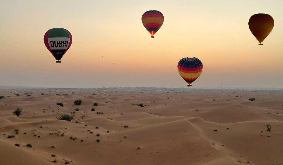 FLY HIGH ACROSS THE ARABIAN DESERT IN A HOT AIR BALLOON DUBAI